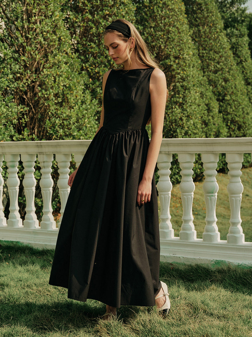 Backless Pleated Sleeveless Long Dress